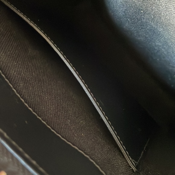 ❌(SOLD)❌NWT-AUTHENTIC UNISEX MESSENGER LEATHER BAG GUCCI, MADE IN ITALY. - Picture 11 of 17